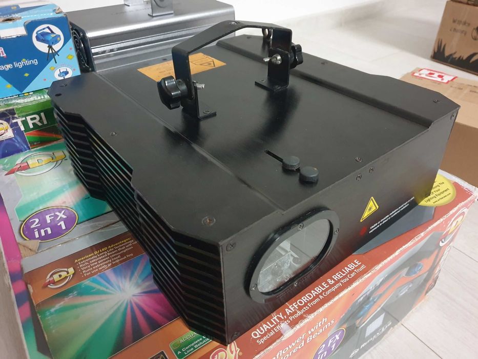 Laserworld CS-1500RGB Laser dyskotekowy DPSS aircooled DMX512 ILDA