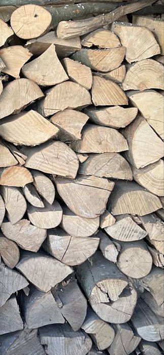 Drzewo liściaste do kominka  buk, dąb poszczypane, zeszłoroczne