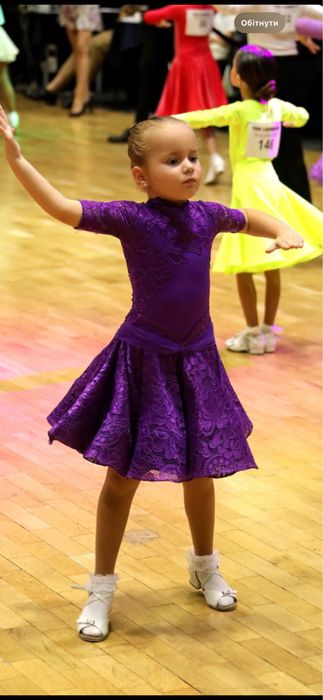 Танцювальне плаття фіолетового кольору