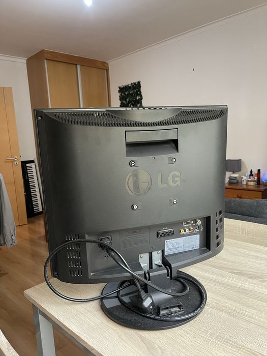 Televisão LG Preta - Em bom estado