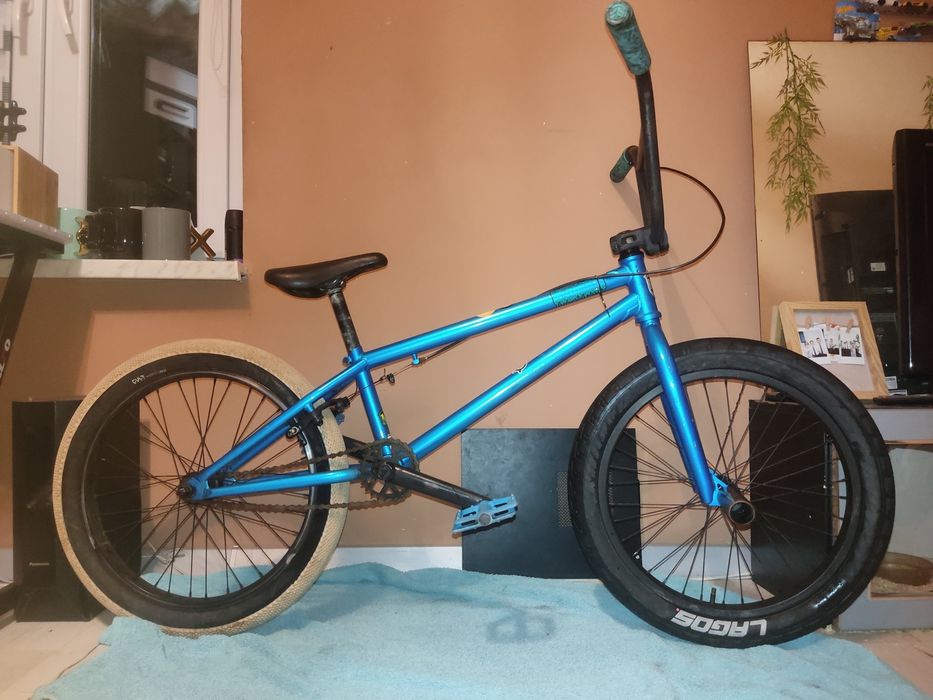 BMX, rower street-skatepark