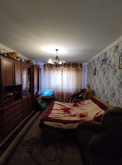 Продаж 3-кімнатної квартири в м. Обухів, центр (зупинка Школа)