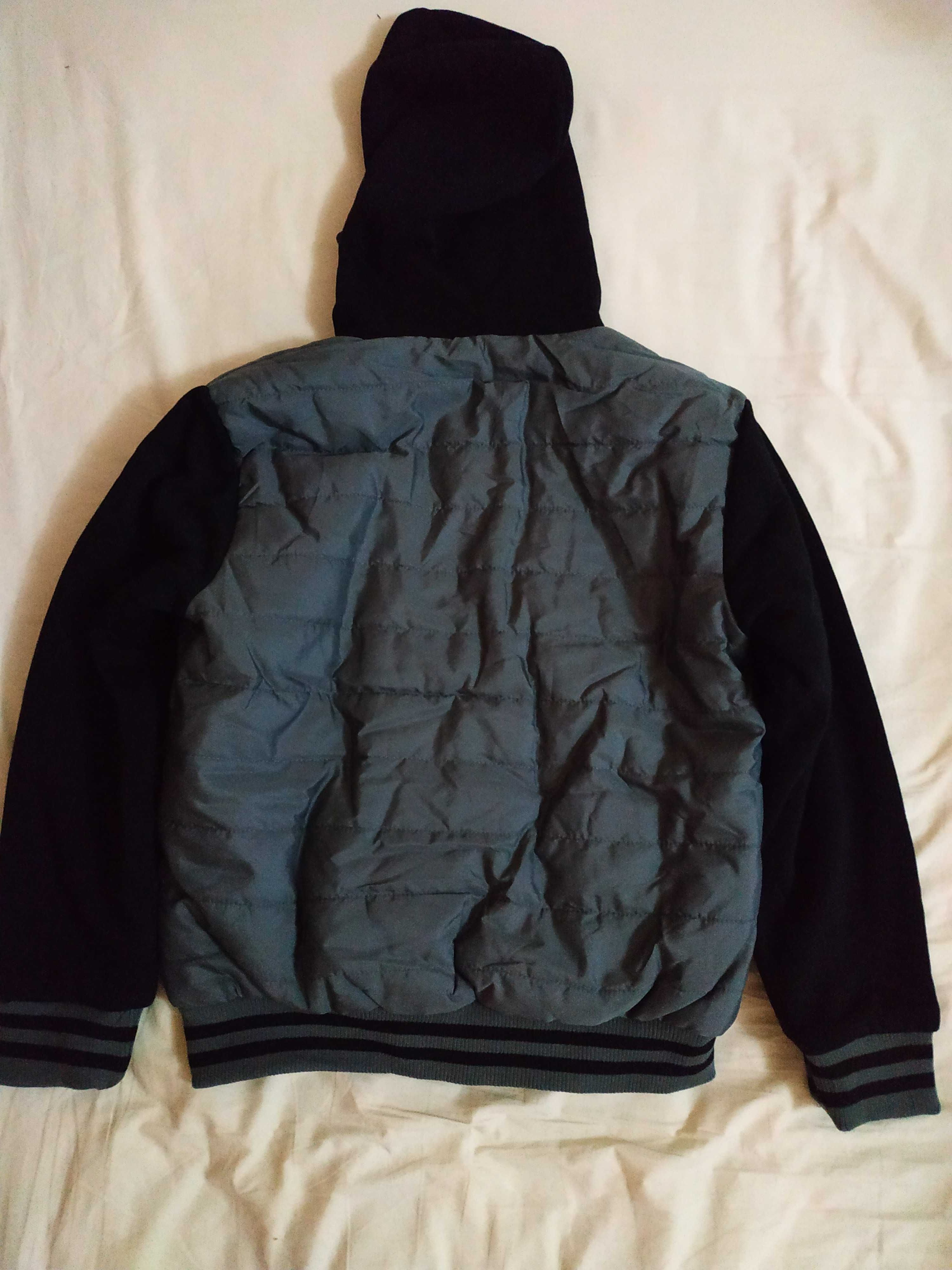 Куртка-ветровка-бомбер. худи.утепленная мехом на 10-12 лет