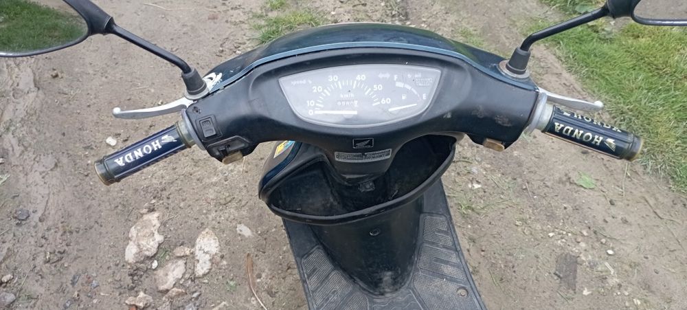 Продам 2 скудери по ціні 1 Хонда діо аф34 і сузуці лец 2