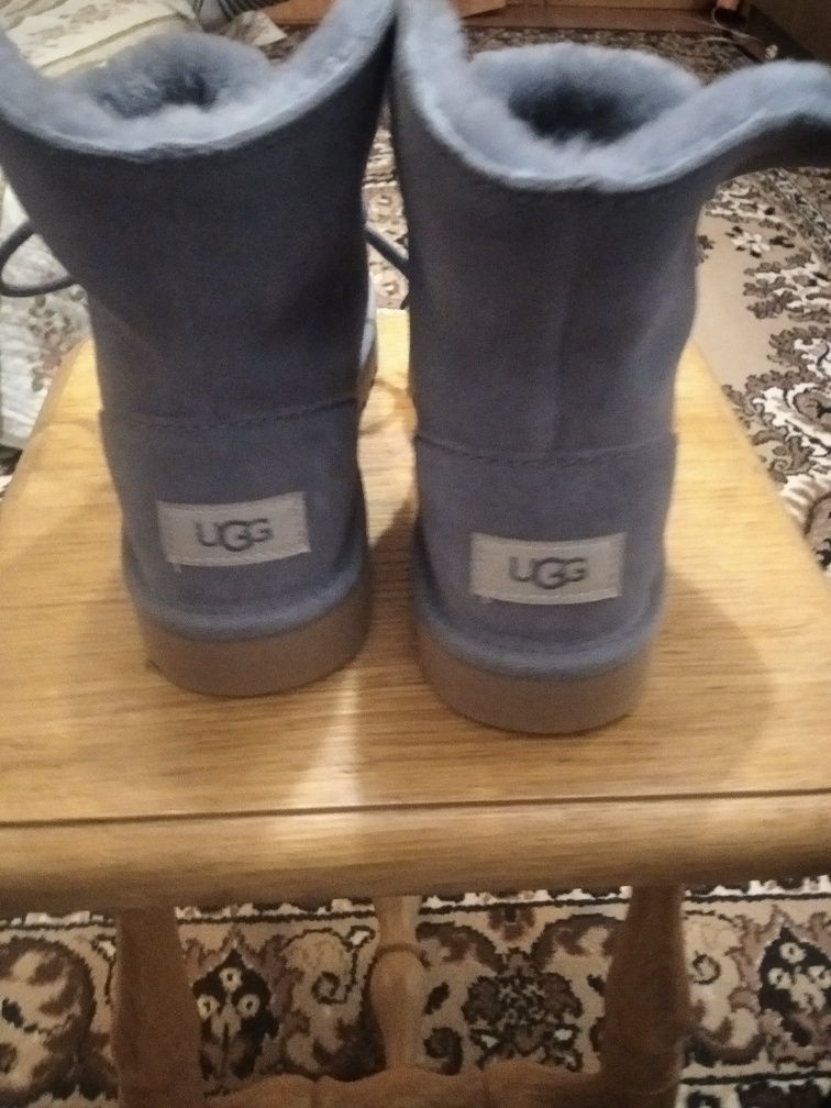 Уги жіночі . UGG