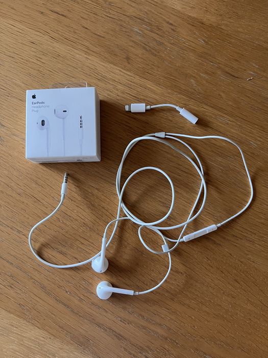 EarPods ( extra adaptador Lightning )