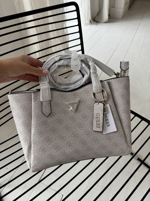сумка сетчел guess iwona