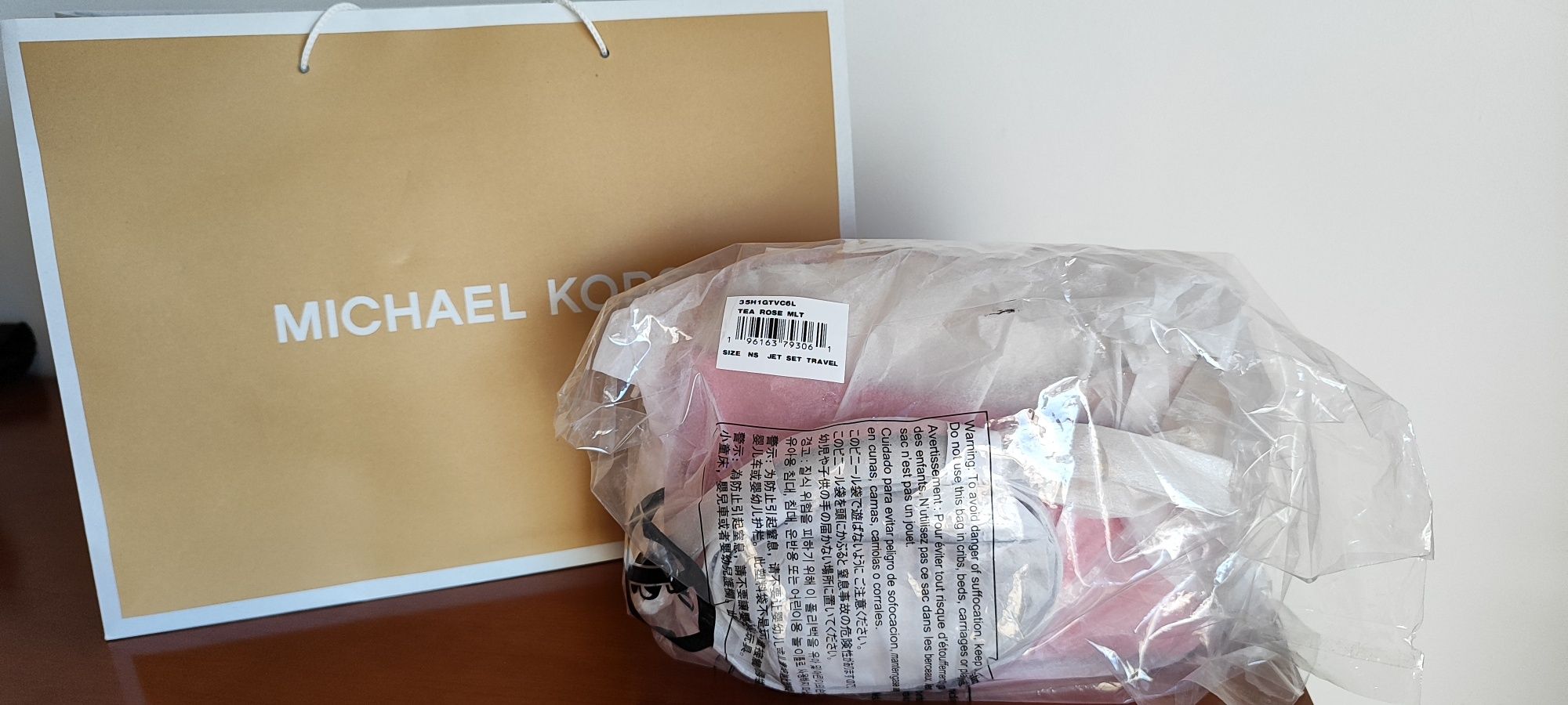 Carteira Michael Kors, nova com etiqueta.