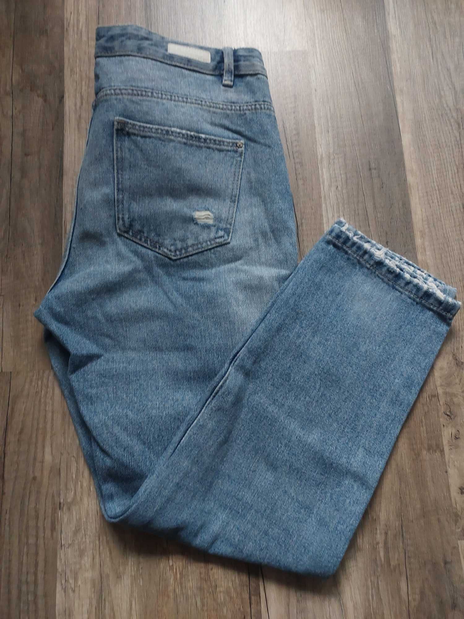 Spodnie jeansy Cropp 38