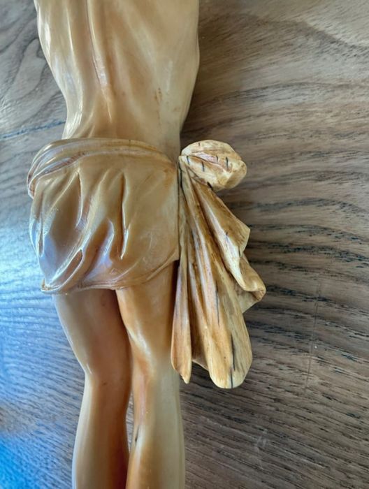 Preciosa escultura Cristo crucificado