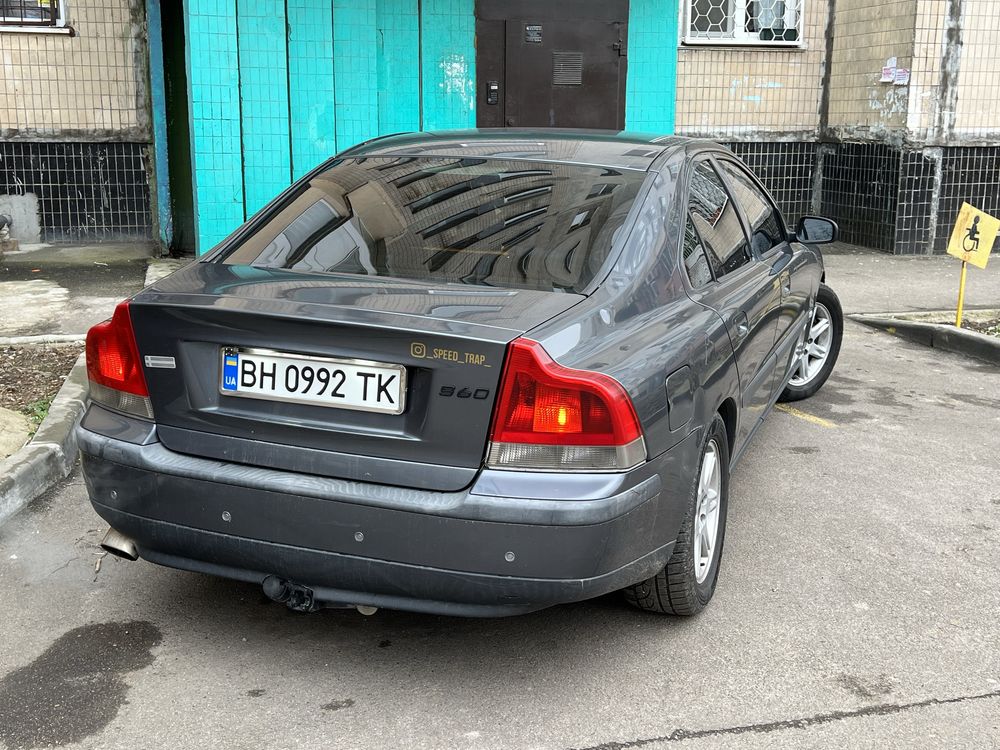 Продам машину VOLVO S60