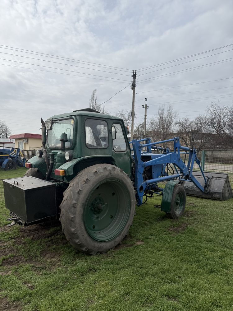 Трактор погрущик