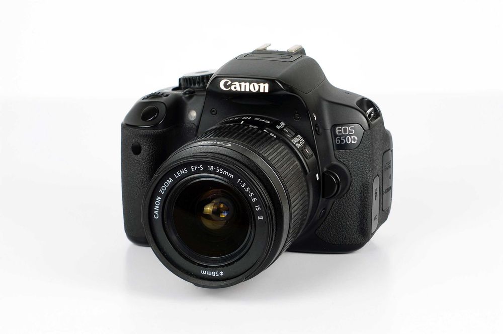 Canon 650D з об'єктивом 18-55 IS II + сумка