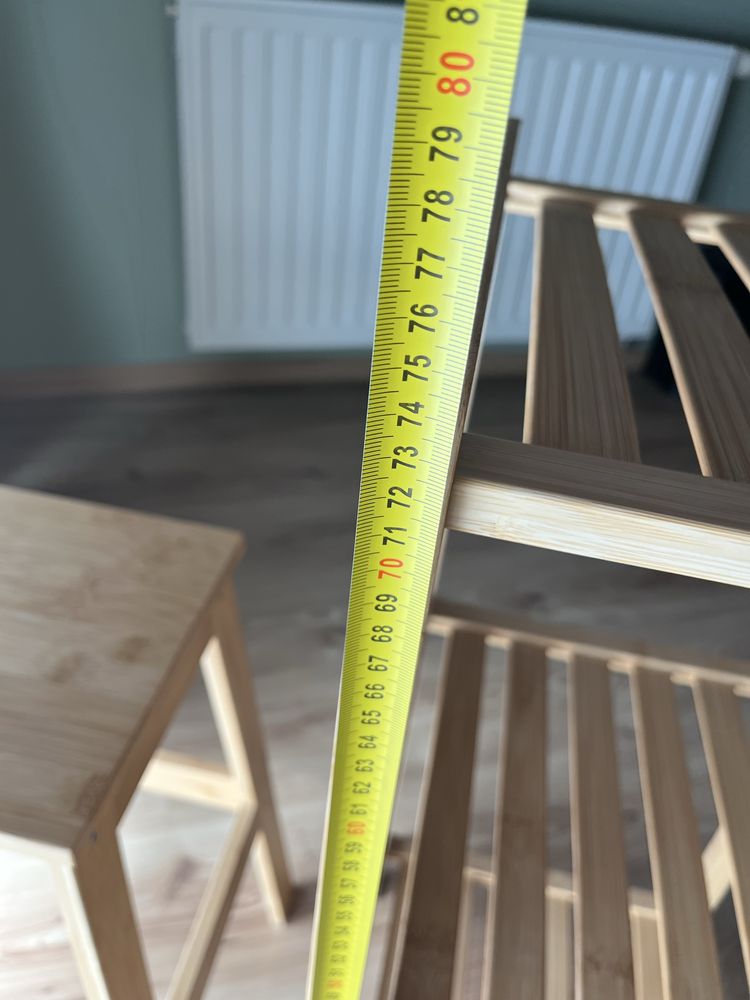 Bambusowy taboret i szfka lazienkowa