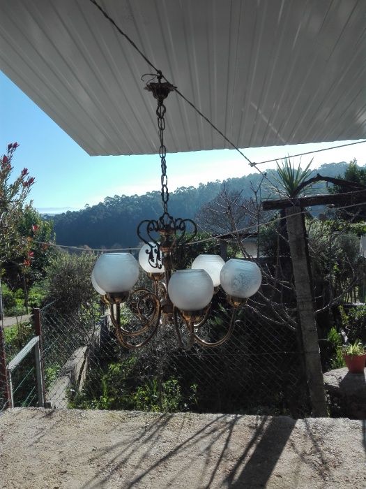 Candeeiros de 6 e 3 lâmpadas