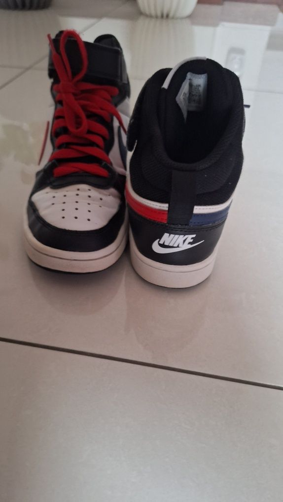 Buty Nike za kostkę. Kolorowe