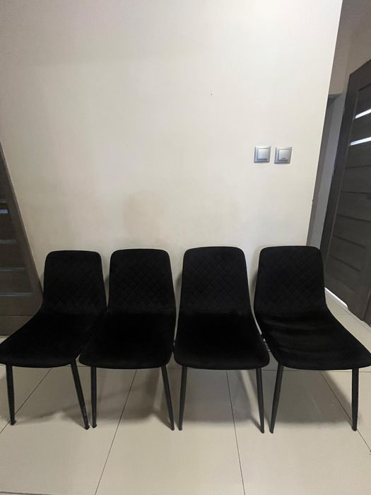Krzesla czarne lekkie