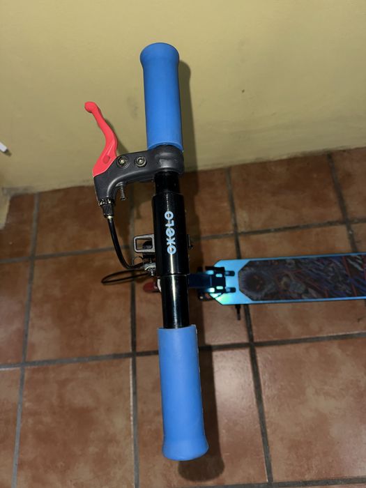 Trotinete com Travão no Guiador e Suspensão