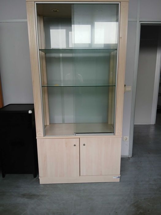 VITRINES, Balcões, acrilicos, cabides, novos.  Bom Preço.DESOCUPAR