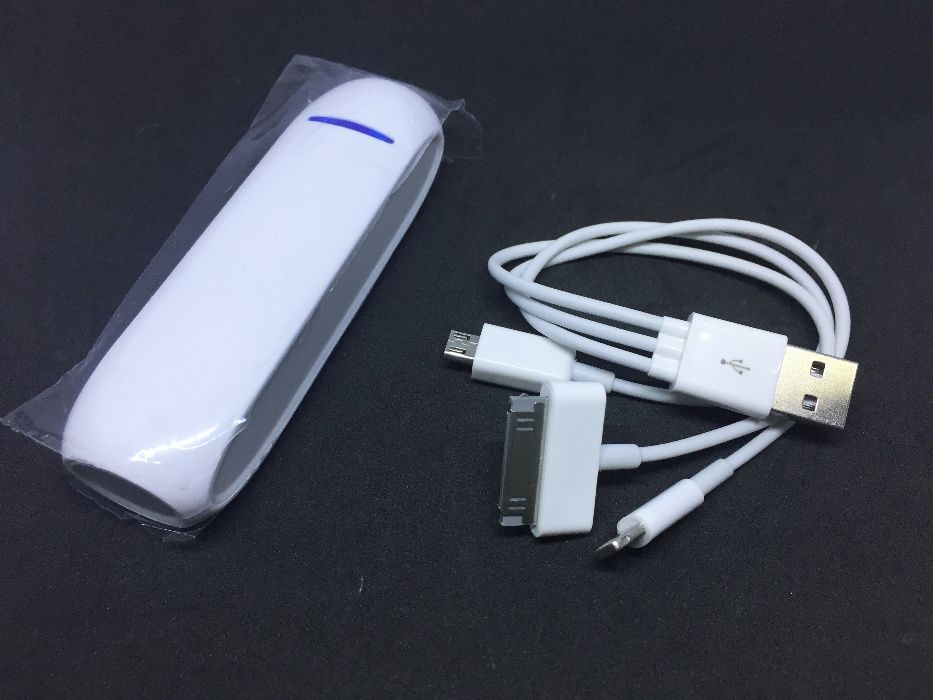 PowerBank de 2600mAh com cabo 3 em 1 (Micro USB/Lightning/30 Pinos)