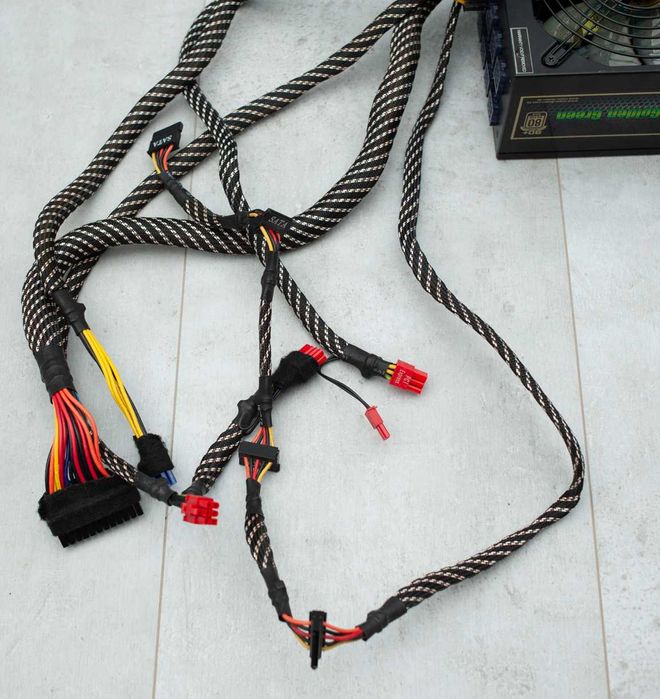 Super Flower Golden Green 80+ gold 800W + custom cable