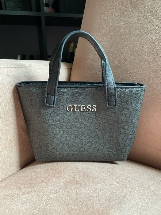 Маленька сіра сумочка Guess