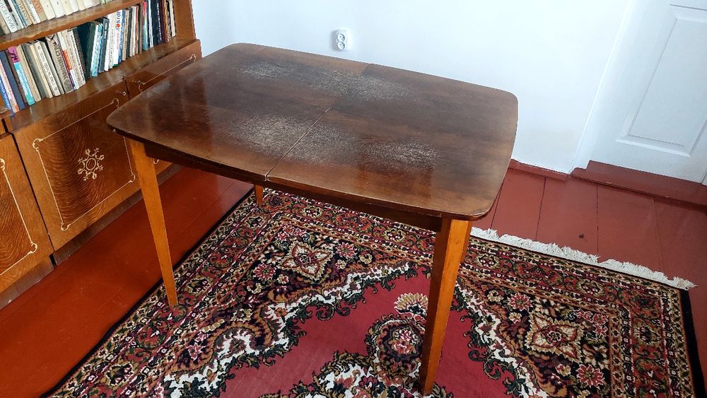 Стіл для вітальні розкладний дерев'яний