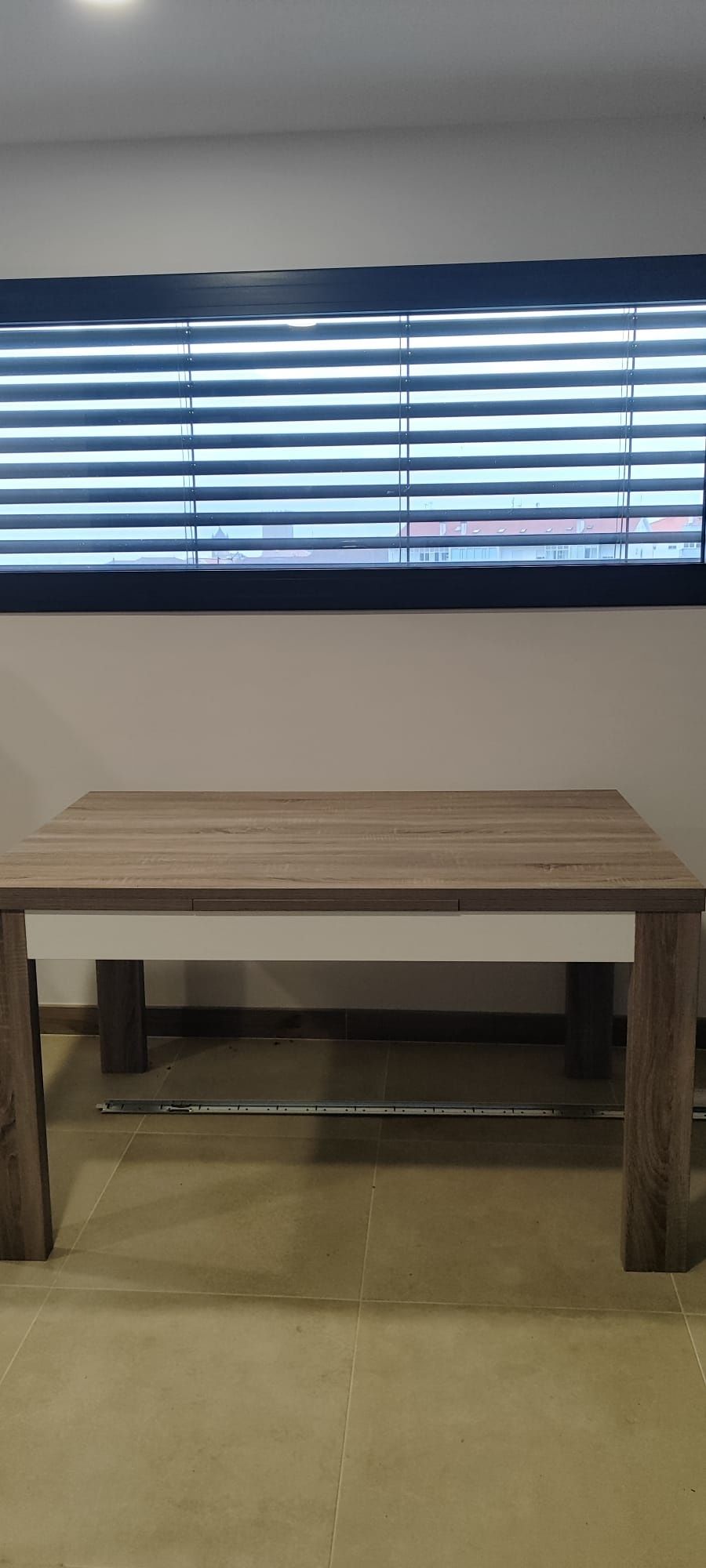Mesa extensível e cadeiras
