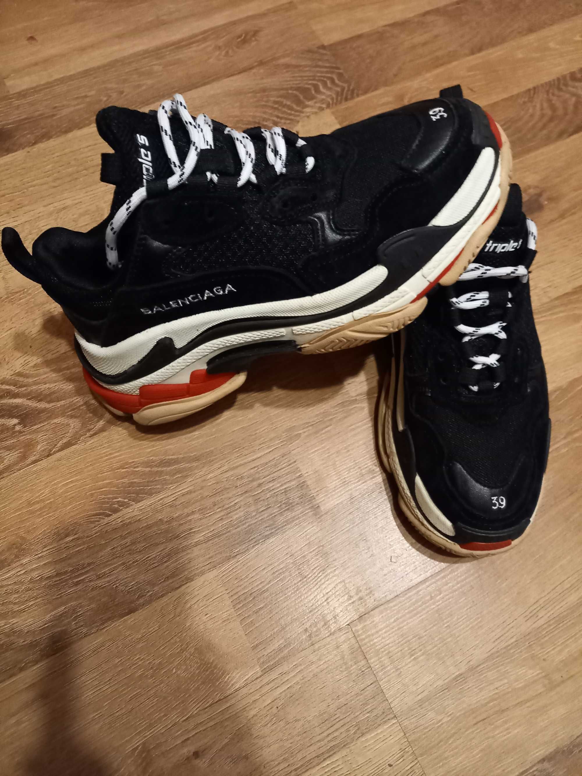 Продам кросівки BALENCIAGA triple S 39