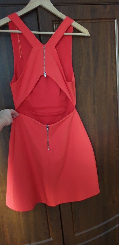 Czerwona sukienka mini z wycięciem na plecach ZARA