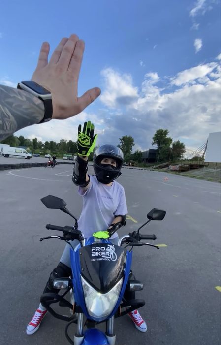 Професійна Мотошкола в Києві. Індивідуальне навчання. Мото інструктор