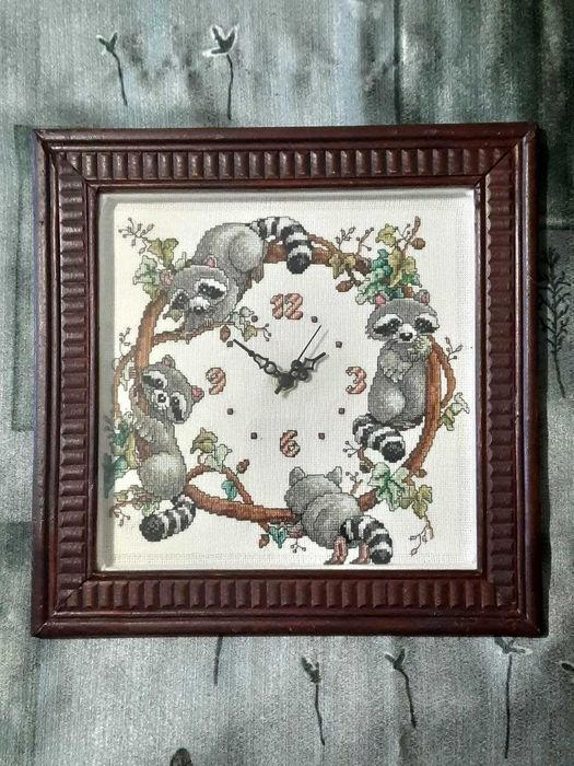 Ексклюзивний настінний годинник з вишитим циферблатом