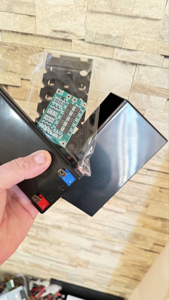 Корпус акумулятора для UPS, ДБЖ 12V на  18650 з BMS платою