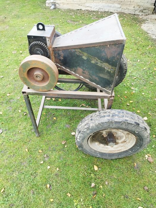 Rębak walcowy rozdrabniacz gałęzi.