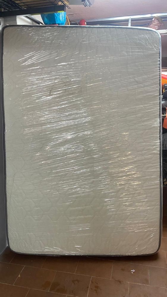 Vendo colchão de casal com muito pouco uso
