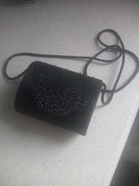 Mała czarna torebka damska kuferek