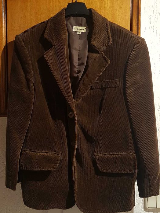 Blazer de Senhora castanho de bombazine para estação do Outono.