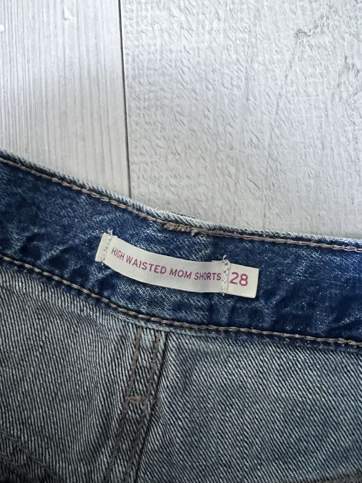 Джинсові шорти mom levis 28 розмір