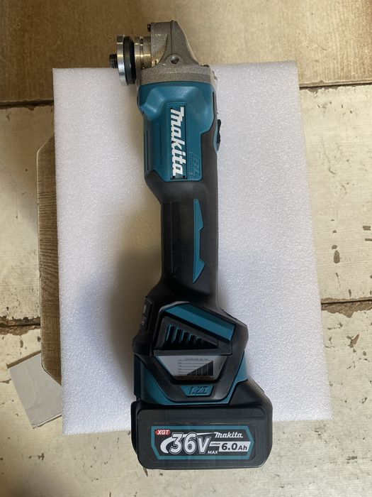 Полірувальна машина акумуляторна Makita 9237B - 5.0A/h - 36V