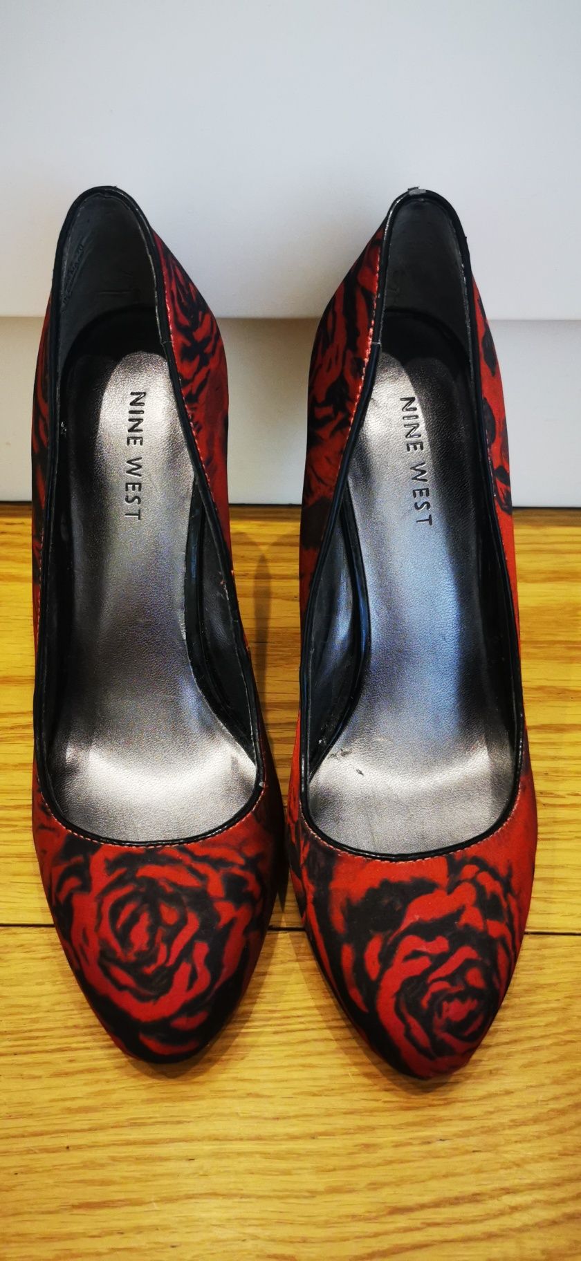 Nowe satynowe szpilki Nine West z lakierowany obcasem r. 36