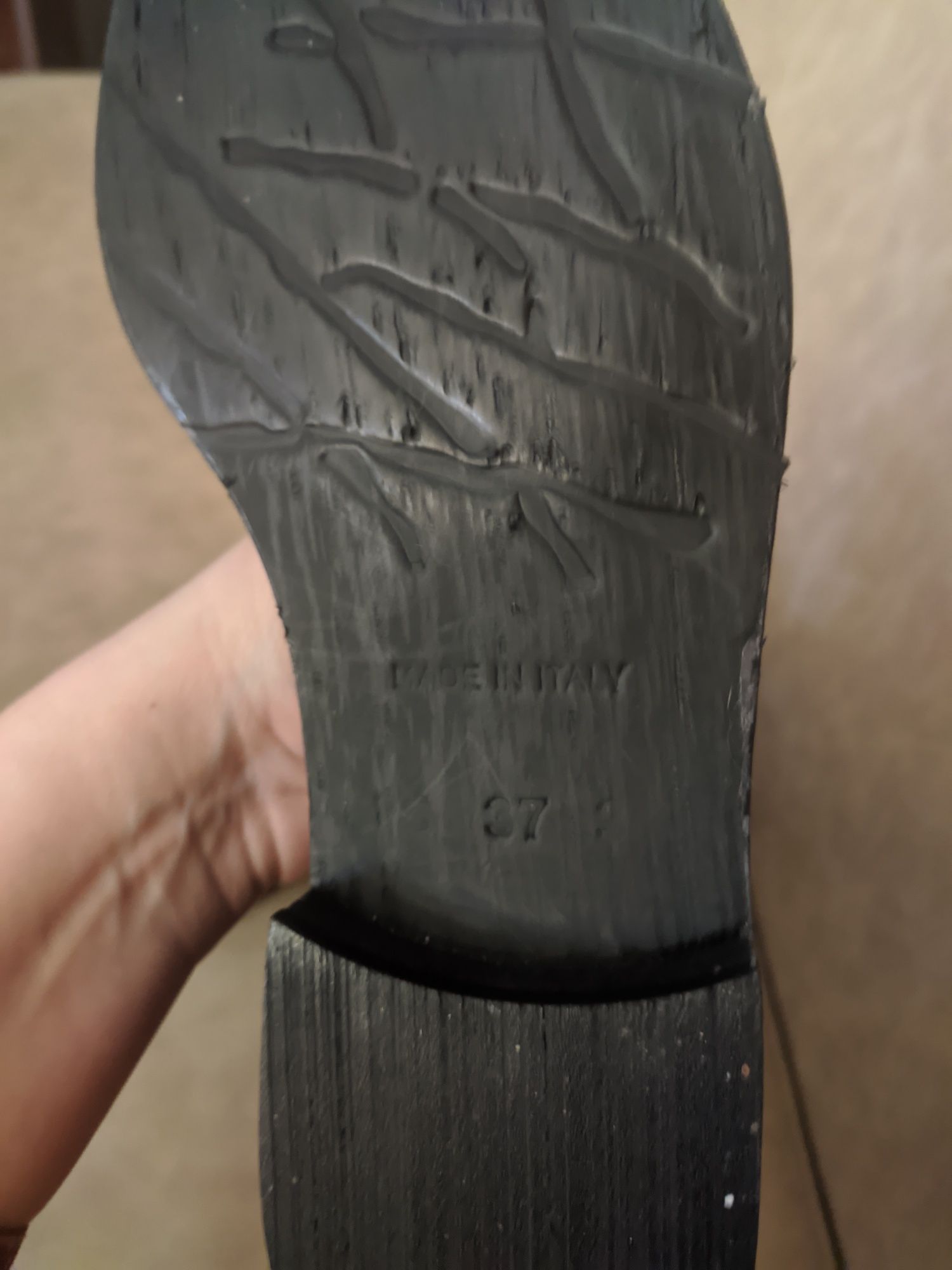 37 размер, 24 см стелька, натуральная кожа Италия ботинки сапожки