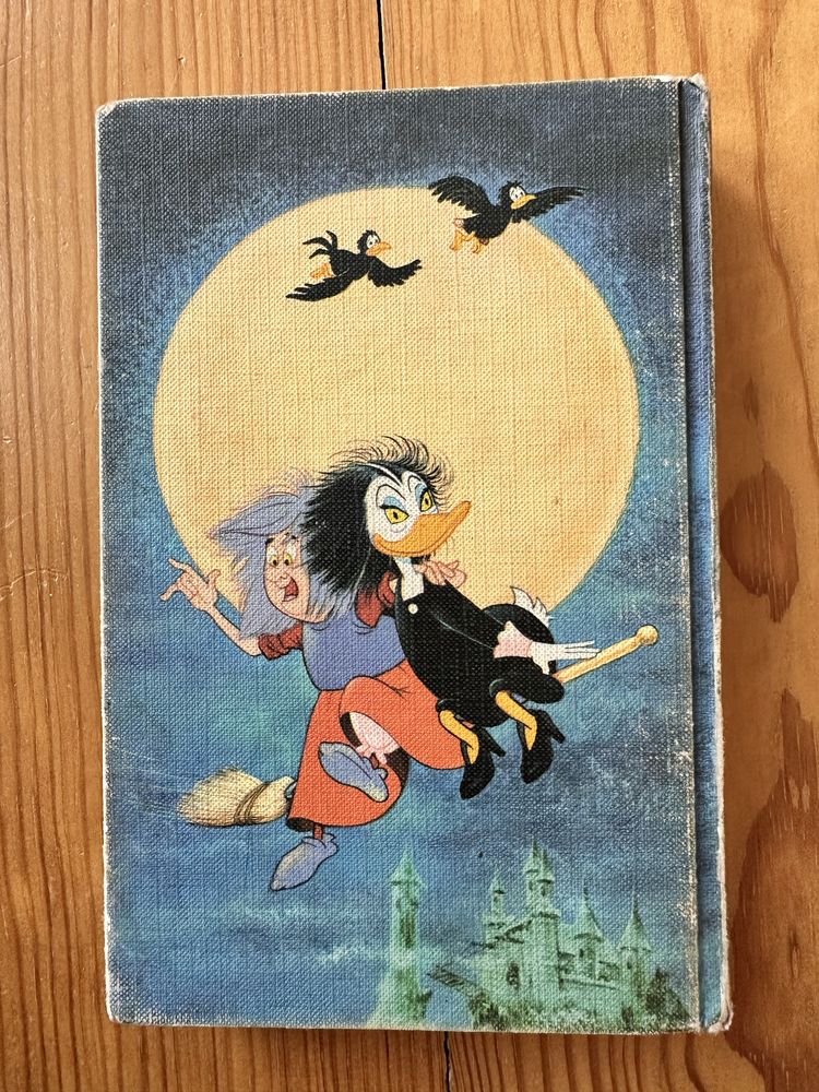 Livros antigos da disney , em estado muito bom, almanaques e outros