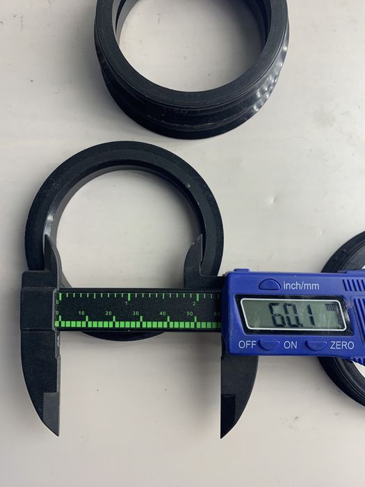 Проставочное центровочное кольцо 73,1 / 60,1 для автомобильных дисков.