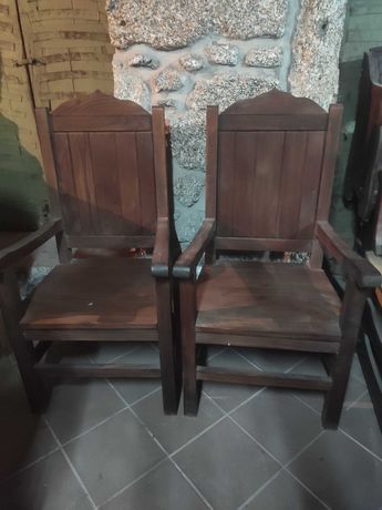 4 Cadeiras + mesa castanho maciço