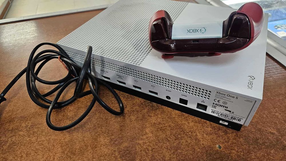 Konsola Xbox One S 1 TB, pad