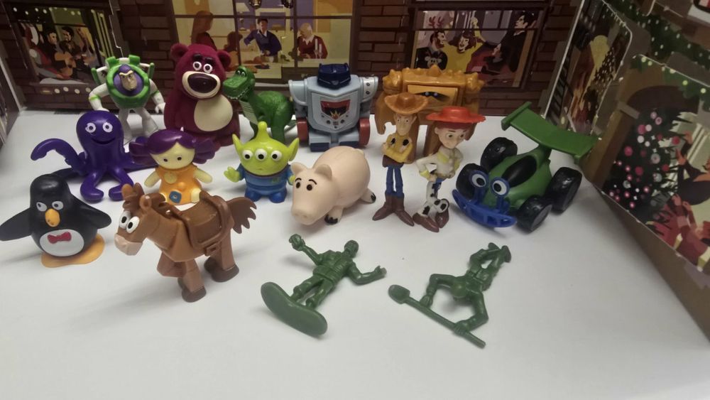 Продам полную серию истории игрушек