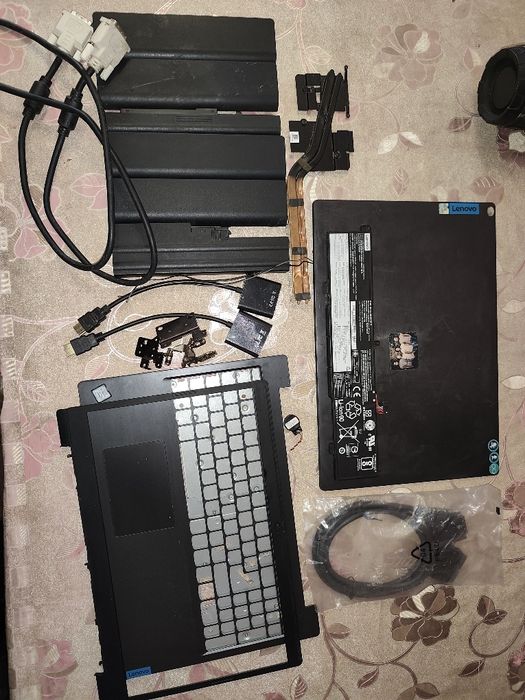 Запчастини до ноутбуків і ноутбуки