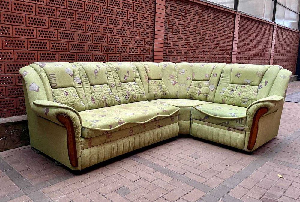 Шикарний м'який куточок в ідеальному стані. Тканина, що миється.