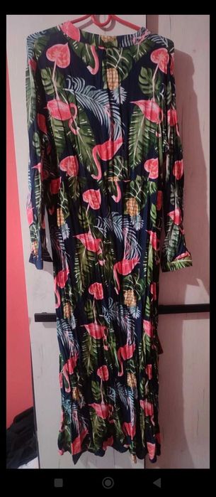 Sukienka motyw flamingi