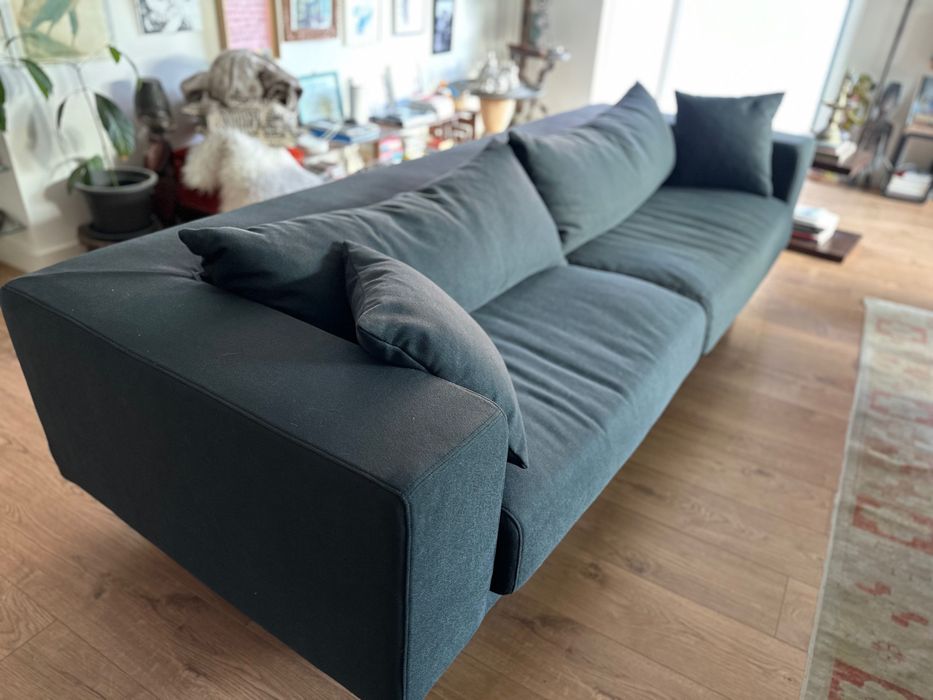 Sofa Area preto quase novo